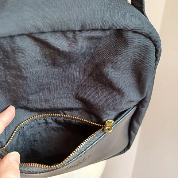 Herschel Backpack Classic Black Smaller Size‎ Zipper Pockets Adjustable Straps main image 13